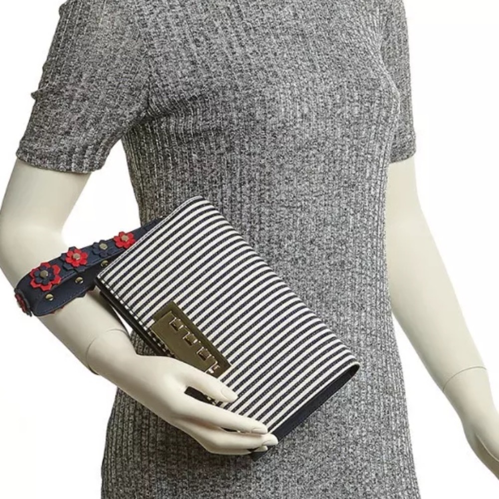 SOLD⛔️Authentic Zac Posen Floral appliqués clutch. - Picture 3 of 5